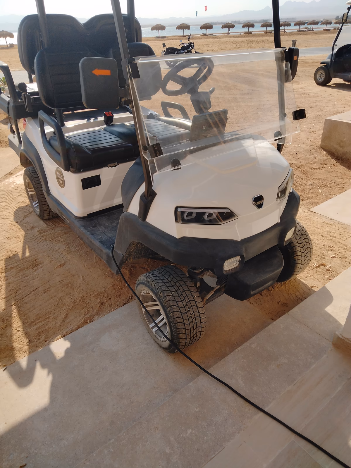 06 Low White Cart - Image 1