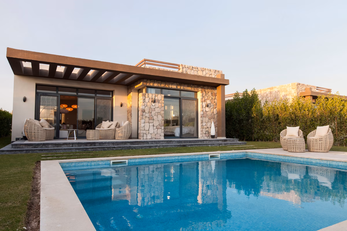 Front Row 3BR Villa With Pool in Mesca, Soma Bay - Image 1