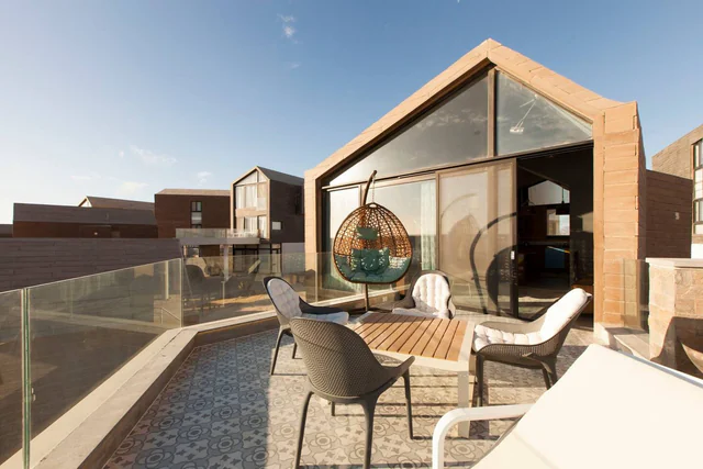 Stylish Seaview 2BR Villa with Free Pool & Beach - Image 3