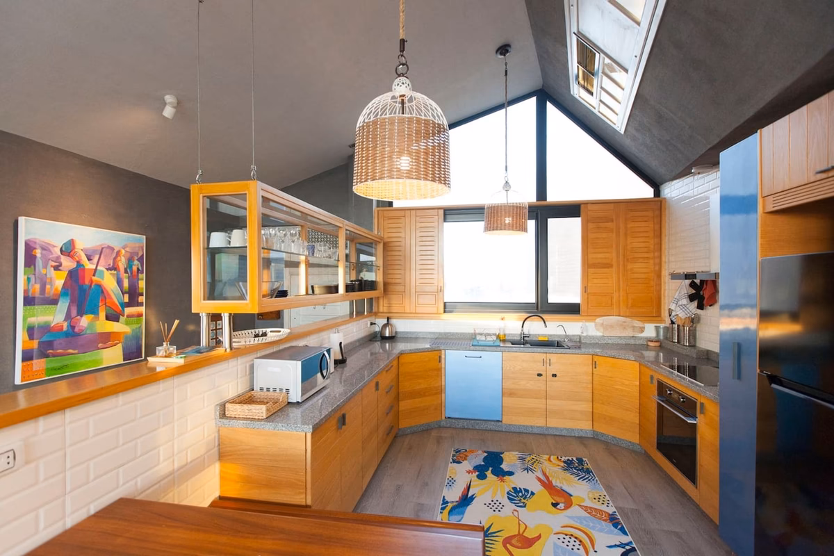 Stylish Seaview 2BR Villa with Free Pool & Beach - Image 4