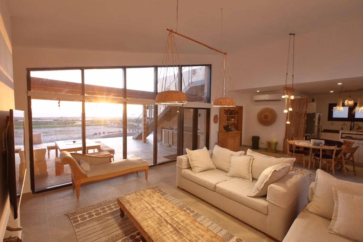 Seafront 3BR Soma Bay Villa With Exquisite Views - Image 2