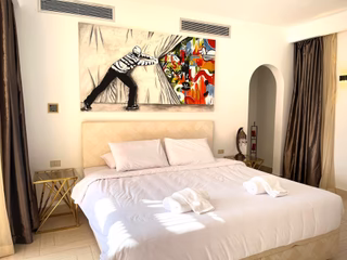 Light & Airy Spacious Marina 3BR w Sauna & Hot tub - Image 4