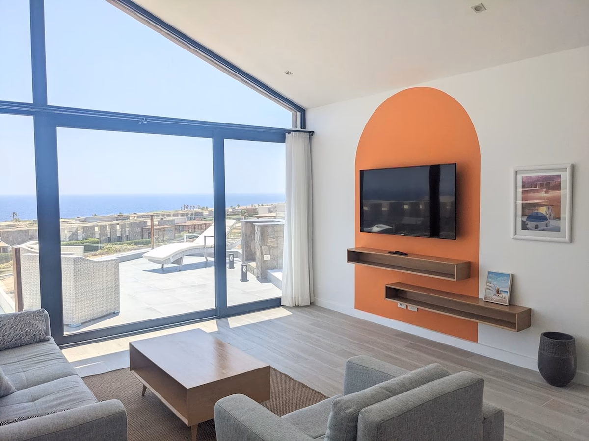 Modern 2BR Villa w sea views, beach & pool access - Image 1