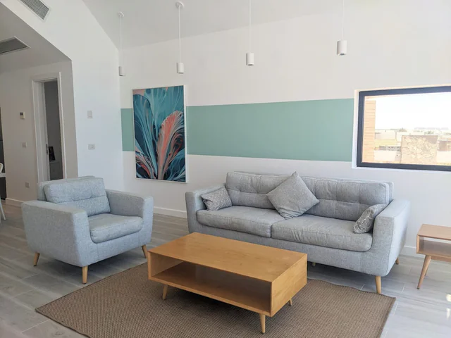 Modern 2BR Villa w sea views, beach & pool access - Image 5