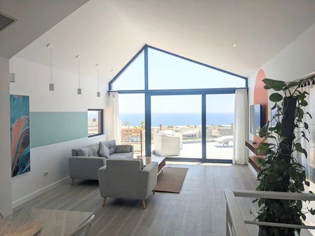 Modern 2BR Villa w sea views, beach & pool access - Image 6