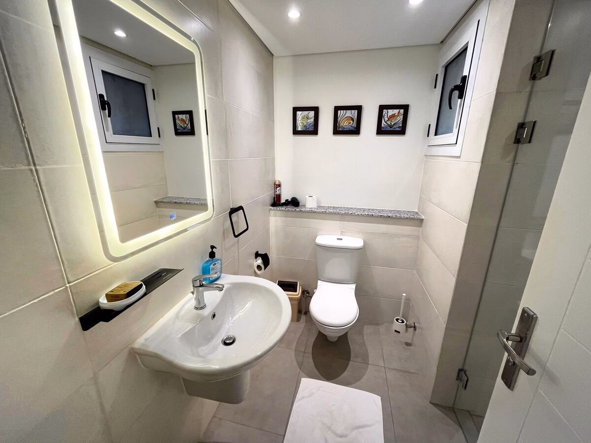 1BR Flat in Soma Bay Near The Jetty & Dive Center - Image 8