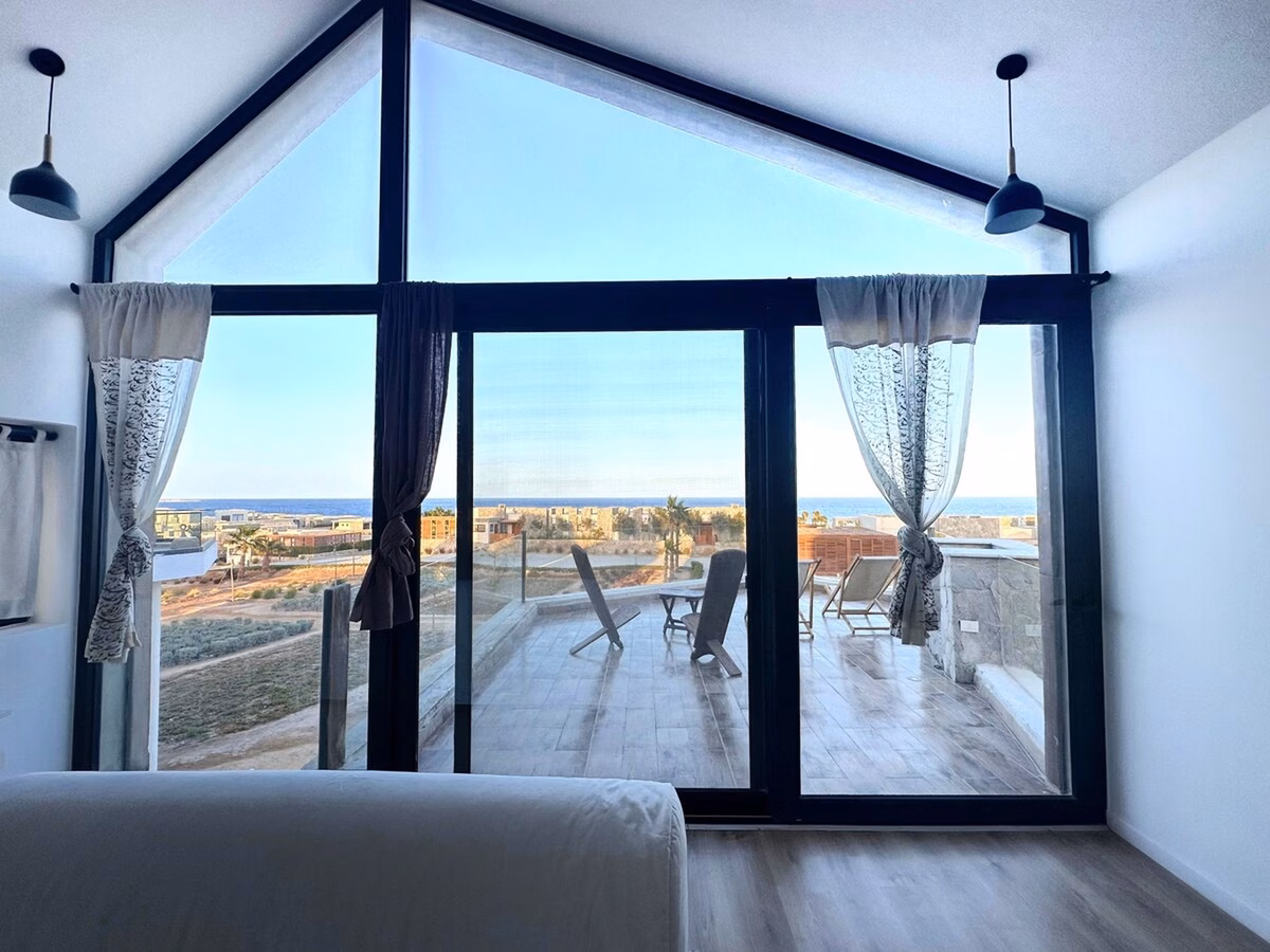 Spacious Seaviews Villa With Pool & Beach Access - Image 6