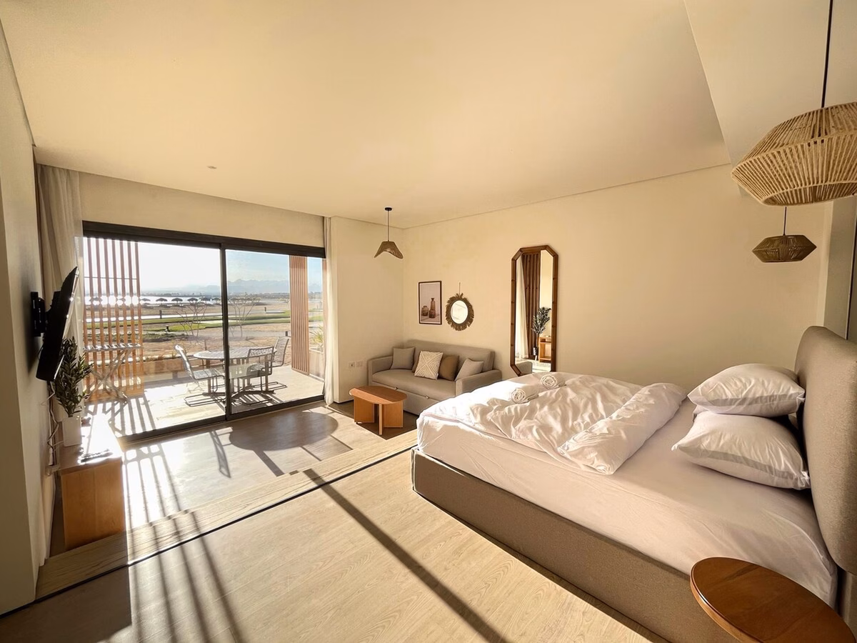Beachfront Cabana Steps to Sandy Beach And Pool