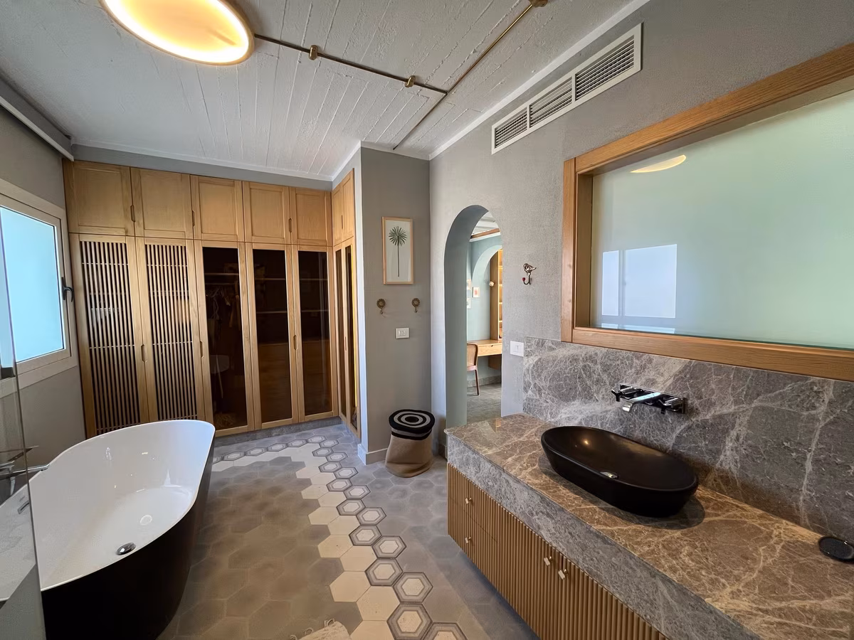 Ultra-Luxury Designer Blanca Cabana Suite Walk to Beach - Image 5