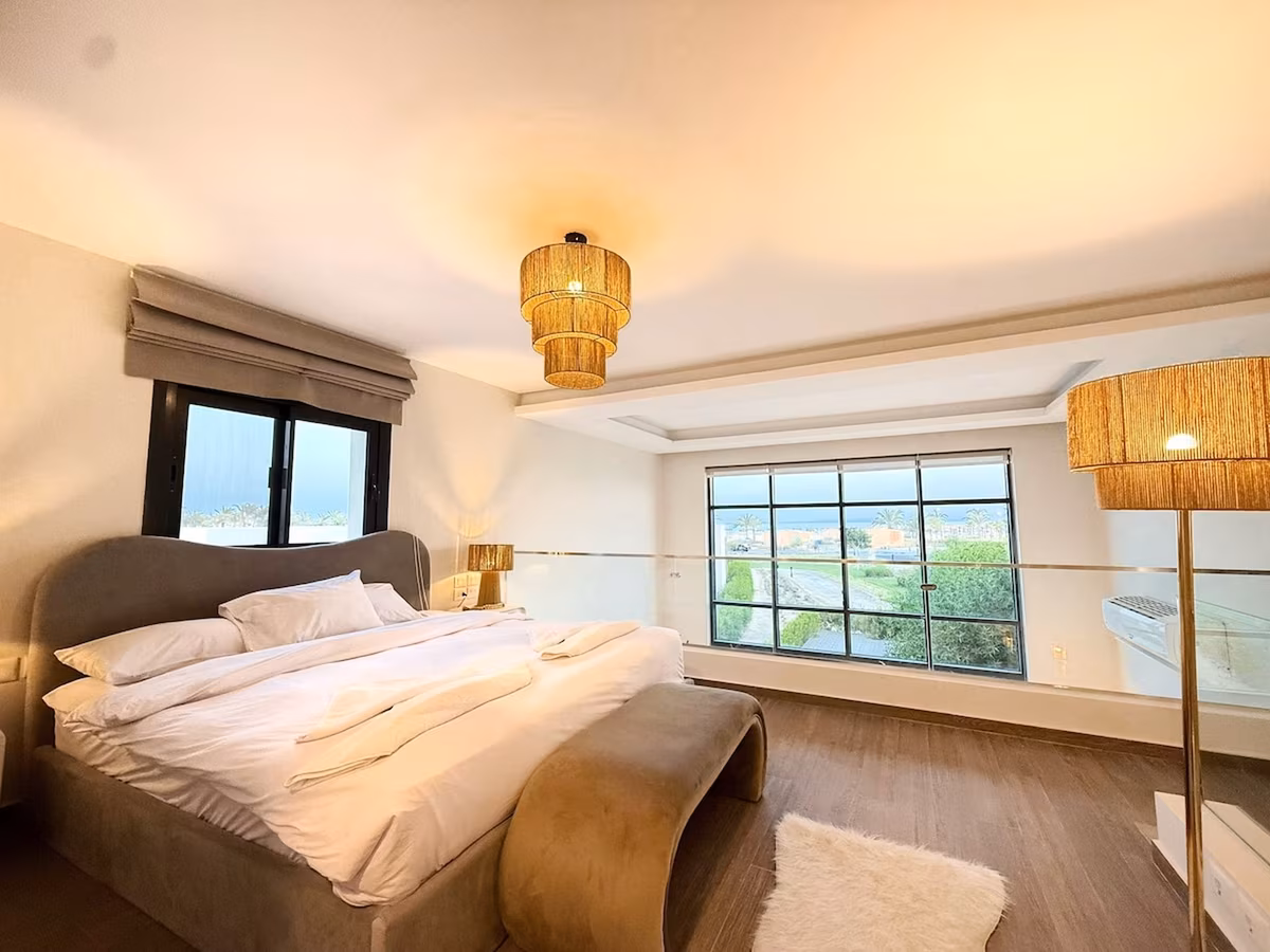 Beachfront Loft Garden, Beach & Pool access - Image 3