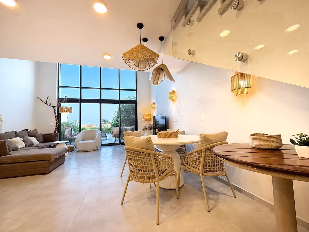 Beachfront Loft Garden, Beach & Pool access - Image 5
